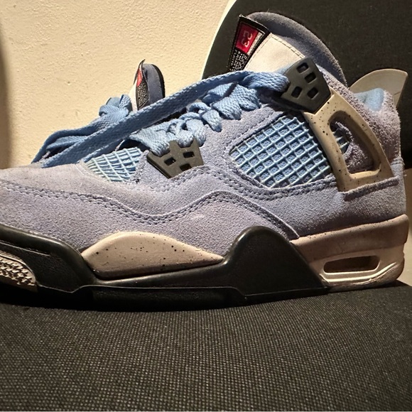 Jordan 4 UNC - Picture 6 of 7